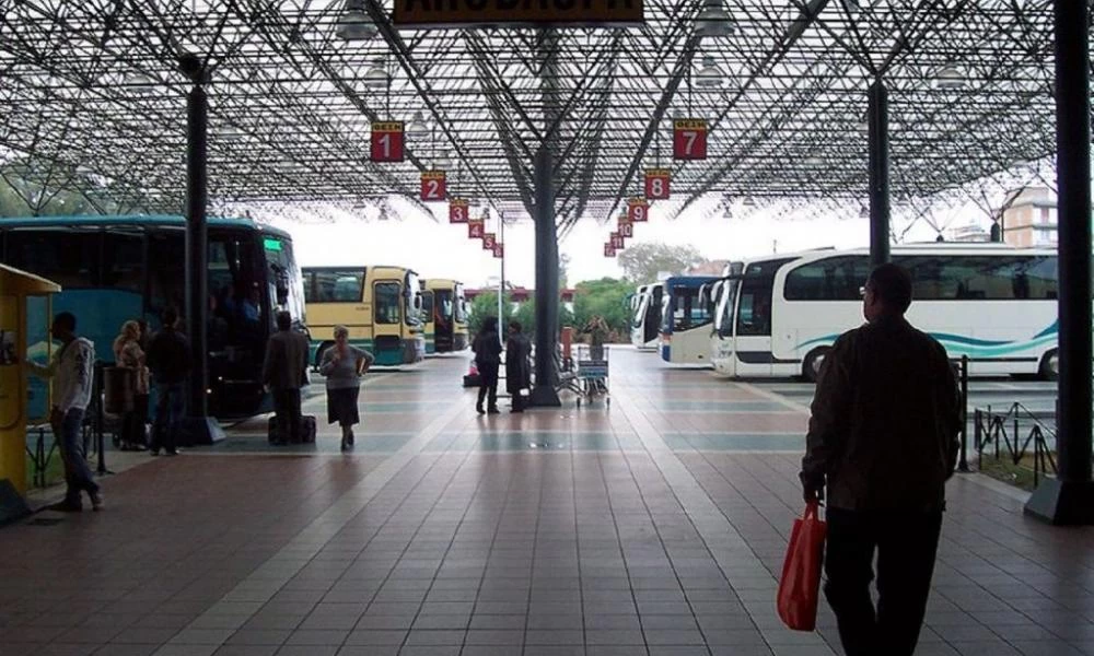 ΚΤΕΛ Ηλείας: Φοιτητής αποκοιμήθηκε στο λεωφορείο και τον ξέχασαν μέσα